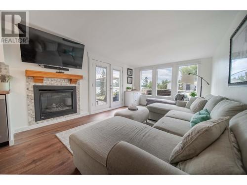 6280 Laurier Avenue, Wardner, BC - Indoor Photo Showing Living Room With Fireplace