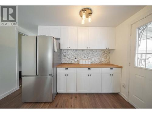 6280 Laurier Avenue, Wardner, BC - Indoor Photo Showing Kitchen