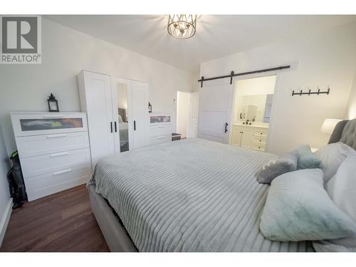 6280 Laurier Avenue, Wardner, BC - Indoor Photo Showing Bedroom