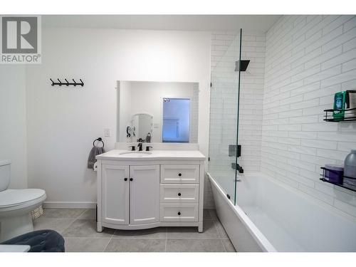 6280 Laurier Avenue, Wardner, BC - Indoor Photo Showing Bathroom