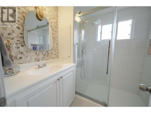 6280 Laurier Avenue, Wardner, BC - Indoor Photo Showing Bathroom