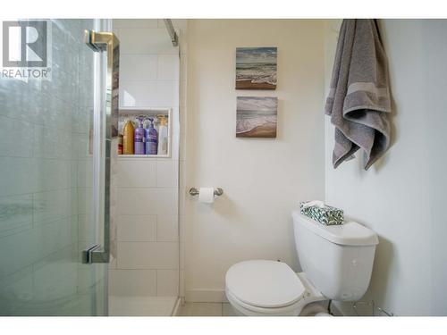 6280 Laurier Avenue, Wardner, BC - Indoor Photo Showing Bathroom