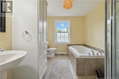 68 River Front Way, Fredericton, NB - Indoor Photo Showing Bathroom