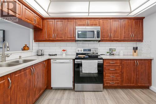 708 - 24 Hanover Road, Brampton, ON - Indoor Photo Showing Kitchen With Double Sink