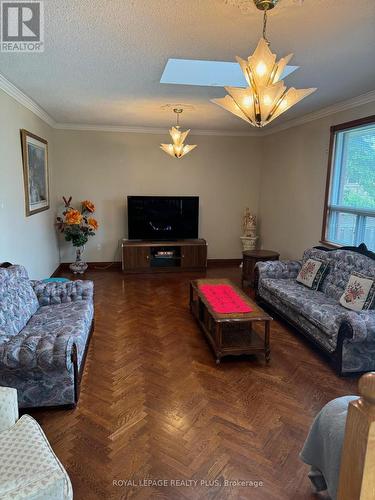 253 Mcgill Street N, Mississauga, ON - Indoor Photo Showing Living Room