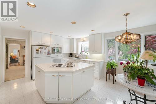 468 Copeland Court, Oakville, ON - Indoor Photo Showing Kitchen