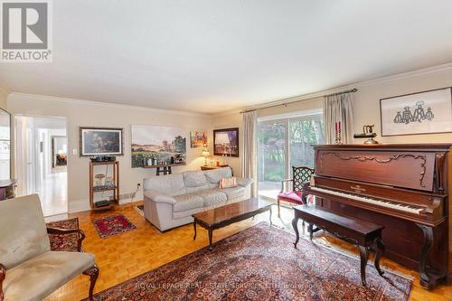 468 Copeland Court, Oakville, ON - Indoor Photo Showing Living Room