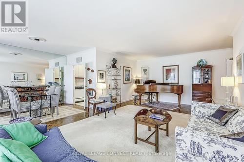 712 - 21 Dale Avenue, Toronto (Rosedale-Moore Park), ON - Indoor Photo Showing Living Room