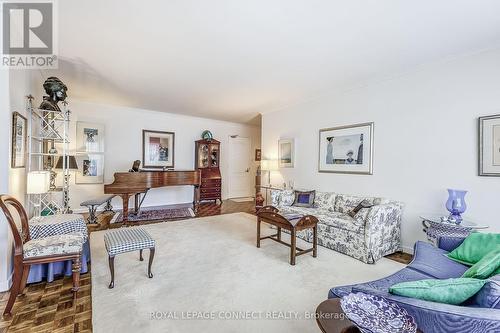 712 - 21 Dale Avenue, Toronto (Rosedale-Moore Park), ON - Indoor Photo Showing Living Room