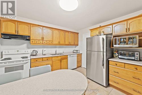 26 Crimson Millway, Toronto (St. Andrew-Windfields), ON - Indoor Photo Showing Kitchen With Double Sink