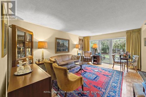 26 Crimson Millway, Toronto (St. Andrew-Windfields), ON - Indoor Photo Showing Living Room