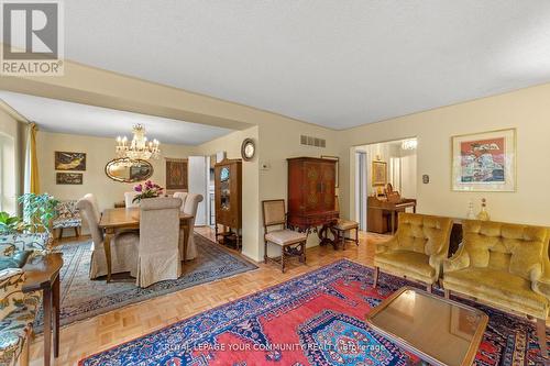 26 Crimson Millway, Toronto (St. Andrew-Windfields), ON - Indoor Photo Showing Living Room