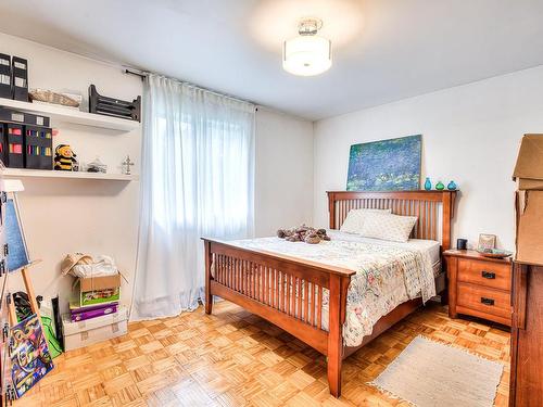 Chambre Ã Â coucher - 450 Rue Larivière, Laval (Sainte-Dorothée), QC - Indoor Photo Showing Bedroom