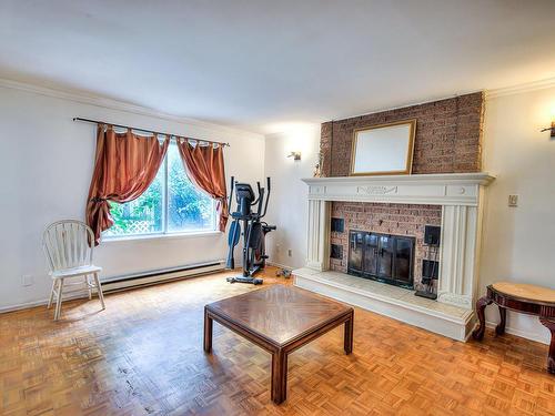 Salle familiale - 450 Rue Larivière, Laval (Sainte-Dorothée), QC - Indoor Photo Showing Living Room With Fireplace