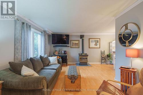 121 Leeson Street S, East Luther Grand Valley, ON - Indoor Photo Showing Living Room