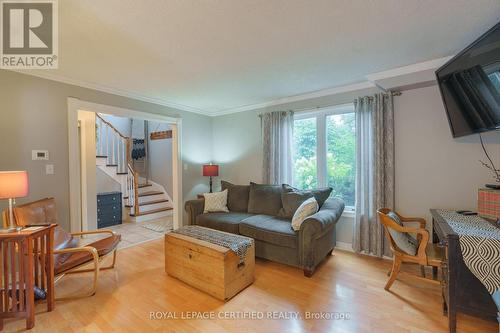 121 Leeson Street S, East Luther Grand Valley, ON - Indoor Photo Showing Living Room