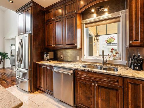 Cuisine - 321 Av. Du Parc, Magog, QC - Indoor Photo Showing Kitchen With Double Sink