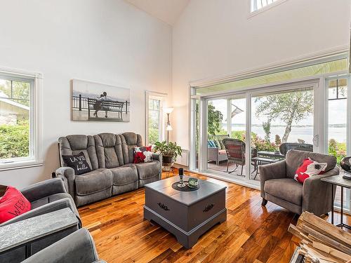 Living room - 321 Av. Du Parc, Magog, QC - Indoor Photo Showing Living Room