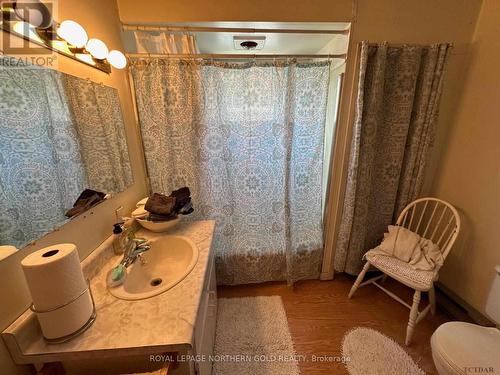 6 Fourth Avenue, Larder Lake, ON - Indoor Photo Showing Bathroom