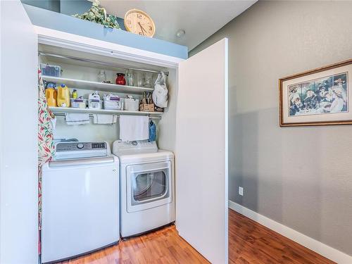 9749 Willow St, Chemainus, BC - Indoor Photo Showing Laundry Room