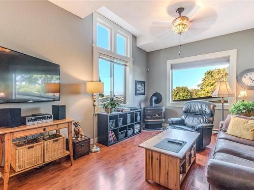 9749 Willow St, Chemainus, BC - Indoor Photo Showing Living Room