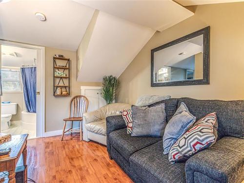 9749 Willow St, Chemainus, BC - Indoor Photo Showing Living Room