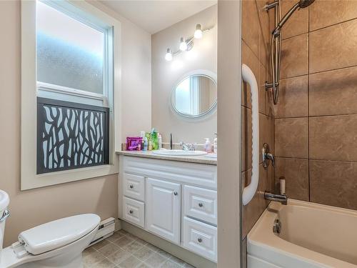 9749 Willow St, Chemainus, BC - Indoor Photo Showing Bathroom