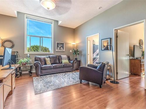 9749 Willow St, Chemainus, BC - Indoor Photo Showing Living Room