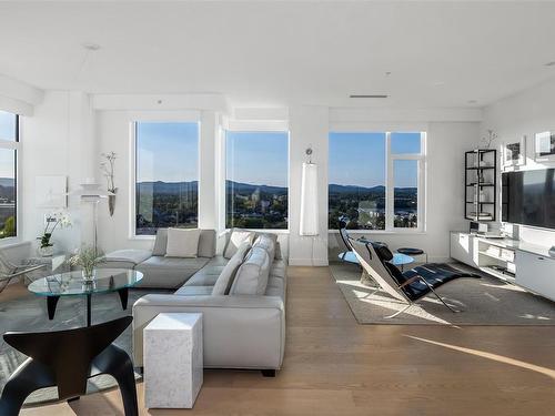 1602-60 Saghalie Rd, Victoria, BC - Indoor Photo Showing Living Room