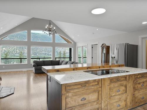 289 Orchard Lake Road, Kamloops, BC - Indoor Photo Showing Kitchen