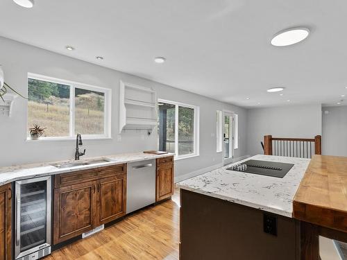 289 Orchard Lake Road, Kamloops, BC - Indoor Photo Showing Kitchen