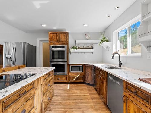 289 Orchard Lake Road, Kamloops, BC - Indoor Photo Showing Kitchen With Upgraded Kitchen