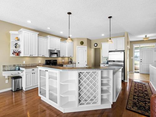 2502 Bentall Drive, Kamloops, BC - Indoor Photo Showing Kitchen