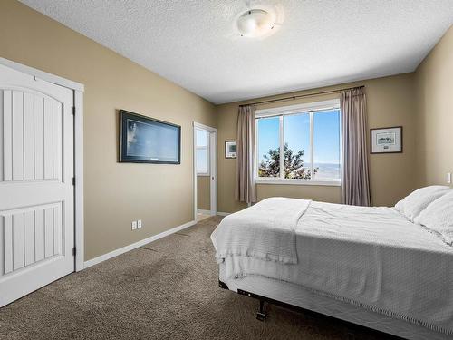 2502 Bentall Drive, Kamloops, BC - Indoor Photo Showing Bedroom