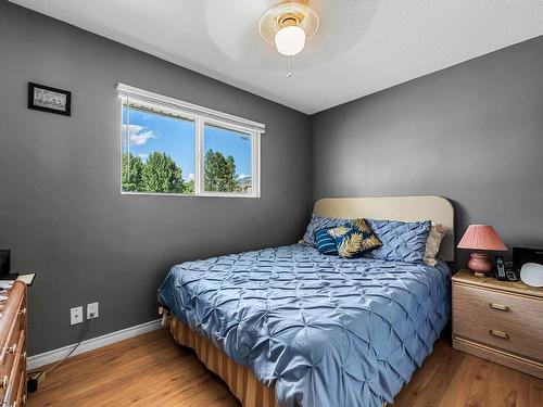 852 Renfrew Ave, Kamloops, BC - Indoor Photo Showing Bedroom