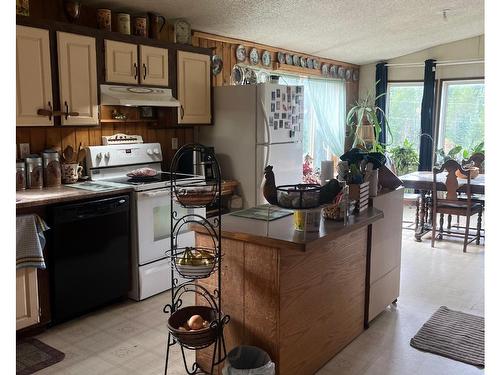 608 Birch Drive, Clearwater, BC - Indoor Photo Showing Kitchen