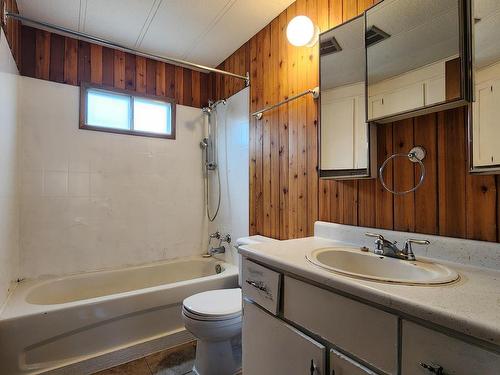 4484 Yd Ranch Road, Ashcroft, BC - Indoor Photo Showing Bathroom