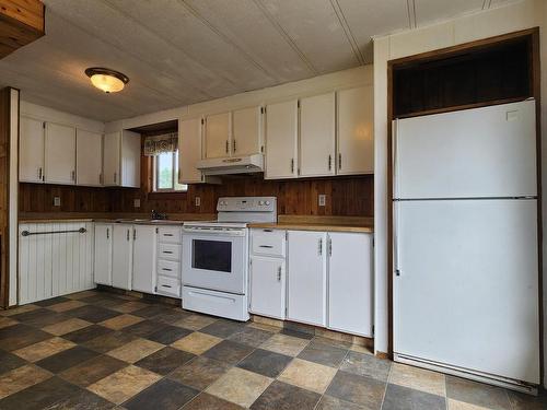 4484 Yd Ranch Road, Ashcroft, BC - Indoor Photo Showing Kitchen