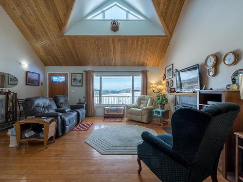 2104 Country Woods Road, South Shuswap, BC - Indoor Photo Showing Living Room