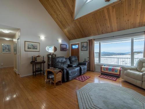 2104 Country Woods Road, South Shuswap, BC - Indoor Photo Showing Living Room