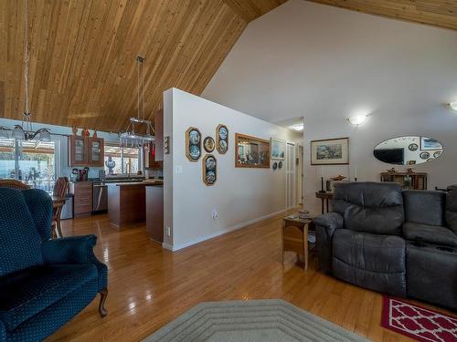 2104 Country Woods Road, South Shuswap, BC - Indoor Photo Showing Living Room