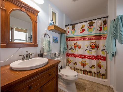 2104 Country Woods Road, South Shuswap, BC - Indoor Photo Showing Bathroom