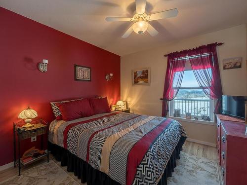 2104 Country Woods Road, South Shuswap, BC - Indoor Photo Showing Bedroom