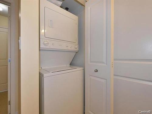 Bathroom - 1402-1200 Rue St-Jacques, Montréal (Ville-Marie), QC - Indoor Photo Showing Laundry Room