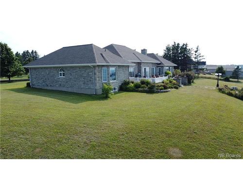 115 St-Pierre Est Blvd, Caraquet, NB 