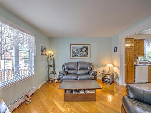 Salon - 100  - 102 Rue Gagnon, Saint-Jérôme, QC - Indoor Photo Showing Living Room