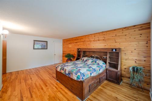 313 Linden Avenue, Kaleden, BC - Indoor Photo Showing Bedroom