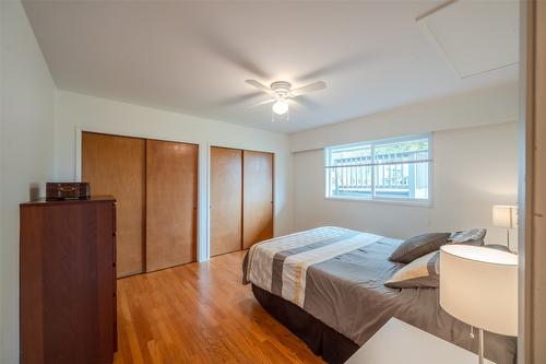 313 Linden Avenue, Kaleden, BC - Indoor Photo Showing Bedroom