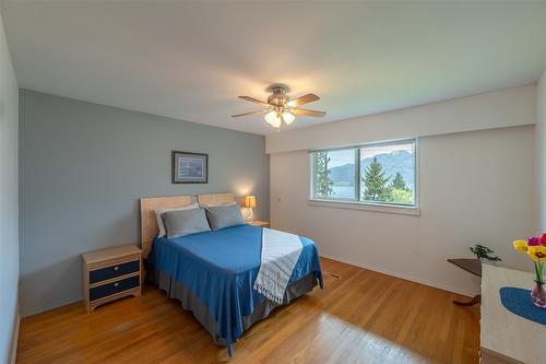 313 Linden Avenue, Kaleden, BC - Indoor Photo Showing Bedroom