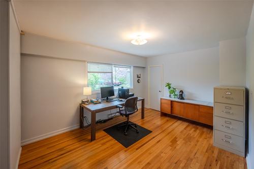 313 Linden Avenue, Kaleden, BC - Indoor Photo Showing Office